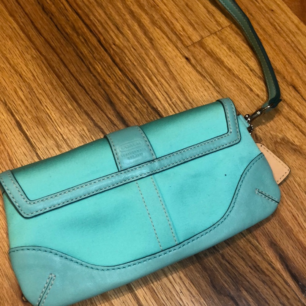 Super cute coach wristlet - Picture 8 of 8